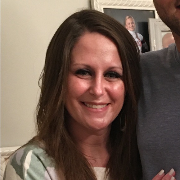 Meet your Posher, Alicia - Picture 1 of 2